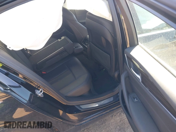 2019 BMW 5 Series 530i xDrive z VIN WBAJA7C57KWW27356, wystawiony jako IAAI lot #41711504 z przebiegiem 183 294 mil mil oraz . Historia ofert i sprzedaży dostępna na DreamBid. Obrazek 8.