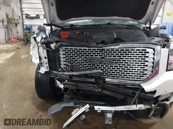 2016 GMC Yukon Denali with VIN 1GKS2CKJXGR271605, listed as a IAAI auction lot 41269124 with 172,432 mi miles. Bid and sale history available at carsss.com. Image 6.