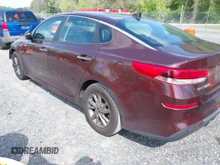 2019 Kia Optima LX z VIN 5XXGT4L38KG320364, wystawiony jako IAAI lot #42150783 z przebiegiem 103 089 mil mil oraz . Historia ofert i sprzedaży dostępna na DreamBid. Obrazek 3.