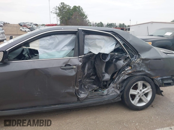 2014 Toyota Camry L with VIN 4T1BF1FKXEU813606, listed as a IAAI auction lot 41528889 with 252,866 mi miles. Bid and sale history available at carsss.com. Image 6.