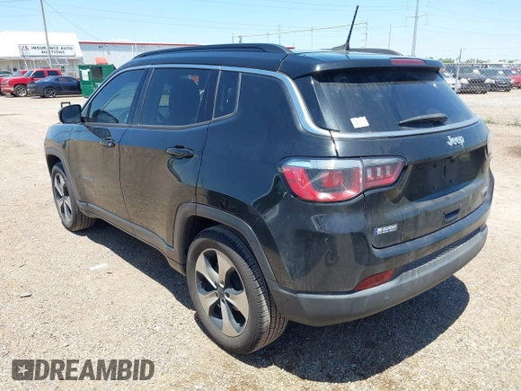 2018 Jeep Compass Altitude z VIN 3C4NJCBB0JT374678, wystawiony jako IAAI lot #42250357 z przebiegiem 56 439 mil mil oraz . Historia ofert i sprzedaży dostępna na DreamBid. Obrazek 3.