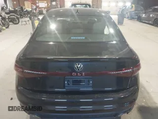 2025 Volkswagen Jetta GLI Autobahn z VIN 3VW2T7BU5SM021237, wystawiony jako IAAI lot #41271660 z przebiegiem 1092 mil mil oraz . Historia ofert i sprzedaży dostępna na DreamBid. Obrazek 17.