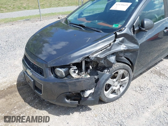 2016 Chevrolet Sonic LTZ z VIN 1G1JE5SB5G4137710, wystawiony jako IAAI lot #42131625 z przebiegiem 152 941 mil mil oraz . Historia ofert i sprzedaży dostępna na DreamBid. Obrazek 6.