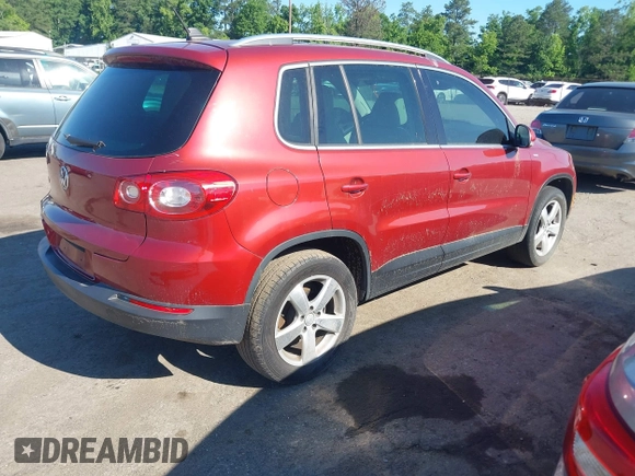 2010 Volkswagen Tiguan S z VIN WVGAV7AX5AW003836, wystawiony jako IAAI lot #42301007 z przebiegiem 176 403 mil mil oraz . Historia ofert i sprzedaży dostępna na DreamBid. Obrazek 4.