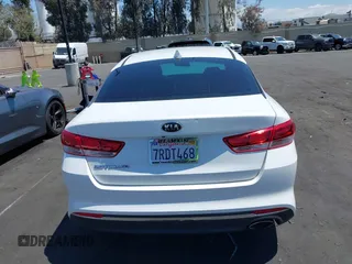 2016 Kia Optima LX z VIN 5XXGT4L37GG026140, wystawiony jako IAAI lot #42153942 z przebiegiem 128 919 mil mil oraz . Historia ofert i sprzedaży dostępna na DreamBid. Obrazek 17.