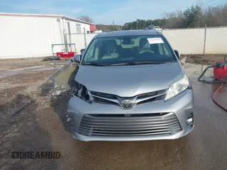2018 Toyota Sienna XLE Auto Access Seat with VIN 5TDYZ3DC6JS928313, listed as a IAAI auction lot 41411318 with 145,480 mi miles. Bid and sale history available at carsss.com. Image 6.