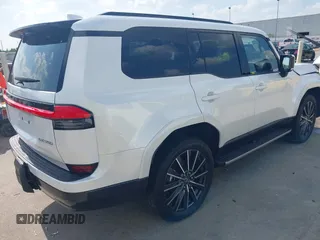 2024 Lexus GX 550 Luxury z VIN JTJVBCDX3R5013010, wystawiony jako IAAI lot #42298207 z przebiegiem 3 589 mil mil oraz . Historia ofert i sprzedaży dostępna na DreamBid. Obrazek 4.