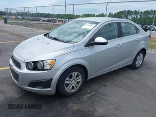 2012 Chevrolet Sonic LT z VIN 1G1JC5SH4C4107831, wystawiony jako IAAI lot #42344605 z przebiegiem 110 790 mil mil oraz . Historia ofert i sprzedaży dostępna na DreamBid. Obrazek 2.