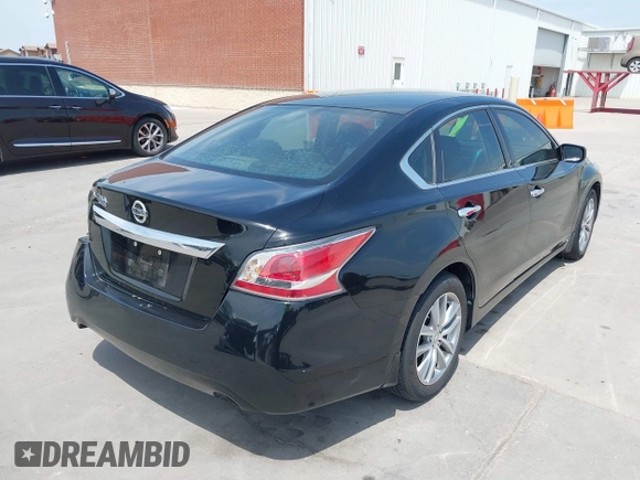 2015 Nissan Altima 2.5 z VIN 1N4AL3AP7FN884738, wystawiony jako IAAI lot #42050899 z przebiegiem 106 111 mil mil oraz . Historia ofert i sprzedaży dostępna na DreamBid. Obrazek 4.