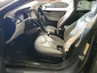 2013 Tesla Model S z VIN 5YJSA1DN0DFP26935, wystawiony jako Copart lot #45081995 z przebiegiem 120 048 mil mil oraz Szkoda całkowita • Salvage title. Historia ofert i sprzedaży dostępna na DreamBid. Obrazek 7.