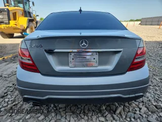 2013 Mercedes-Benz C 250 Sport z VIN WDDGF4HB6DA800964, wystawiony jako Copart lot #61640375 z przebiegiem 151 720 mil mil oraz Nie do naprawy • Non repairable. Historia ofert i sprzedaży dostępna na DreamBid. Obrazek 6.