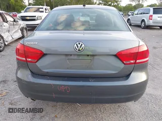 2013 Volkswagen Passat Wolfsburg Edition z VIN 1VWAP7A36DC114152, wystawiony jako IAAI lot #41911437 z przebiegiem 163 048 mil mil oraz . Historia ofert i sprzedaży dostępna na DreamBid. Obrazek 17.