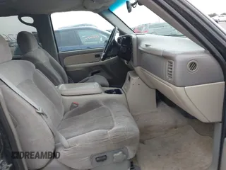 2001 Chevrolet Suburban LT with VIN 3GNFK16T71G245894, listed as a IAAI auction lot 41957655 with 0 mi miles. Bid and sale history available at carsss.com. Image 5.