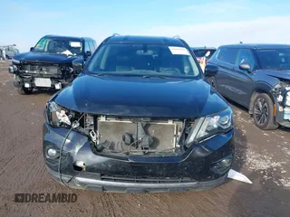 2019 Nissan Pathfinder S z VIN 5N1DR2MMXKC625986, wystawiony jako IAAI lot #41265272 z przebiegiem 124 351 mil mil oraz . Historia ofert i sprzedaży dostępna na DreamBid. Obrazek 12.