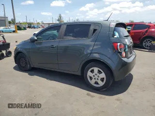 2013 Chevrolet Sonic LS z VIN 1G1JA6SH2D4136905, wystawiony jako Copart lot #55980485 z przebiegiem 176 857 mil mil oraz Nie do naprawy • Non repairable. Historia ofert i sprzedaży dostępna na DreamBid. Obrazek 2.
