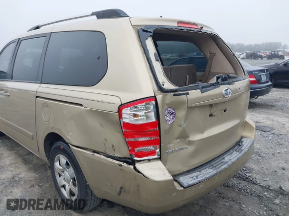 2009 Kia Sedona LX with VIN KNDMB233896309917, listed as a IAAI auction lot 41800176 with 177,329 mi miles. Bid and sale history available at carsss.com. Image 6.