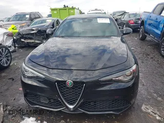 2022 Alfa Romeo Giulia Veloce with VIN ZARFAMBN7N7666400, listed as a IAAI auction lot 41287424 with 9,127 mi miles. Bid and sale history available at carsss.com. Image 12.