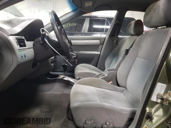 2004 Suzuki Forenza S z VIN KL5JD52Z14K975804, wystawiony jako Copart lot #43227455 z przebiegiem 114 726 mil mil oraz Szkody całkowita. Historia ofert i sprzedaży dostępna na DreamBid. Obrazek 7.