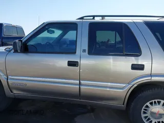 1999 GMC Jimmy SLE with VIN 1GKDT13W5X2539067, listed as a IAAI auction lot 41979222 with 1 mi miles. Bid and sale history available at carsss.com. Image 14.