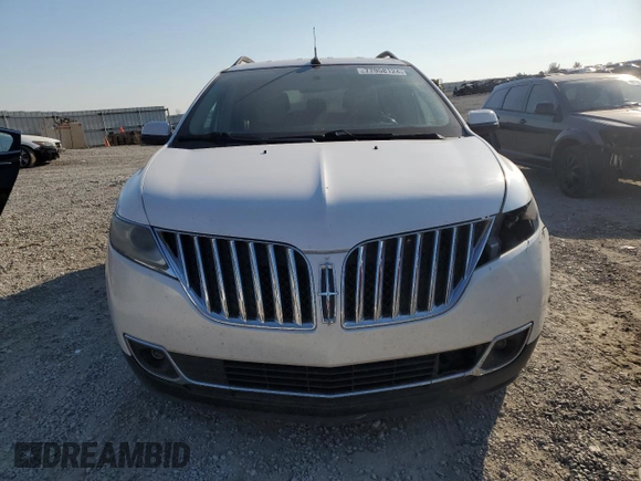 2011 Lincoln MKX z VIN 2LMDJ6JK0BBJ34056, wystawiony jako Copart lot #77958124 z przebiegiem 213 173 mil mil oraz Szkoda całkowita • Salvage title. Historia ofert i sprzedaży dostępna na DreamBid. Obrazek 5.