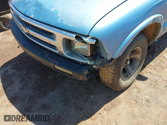 1996 Chevrolet S-10 with VIN 1GCCS1447T8157430, listed as a IAAI auction lot 41998677 with 242,109 mi miles and . Bid and sale history available at DreamBid. Image 14.