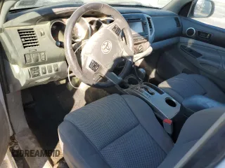 2013 Toyota Tacoma z VIN 5TFUU4EN6DX077146, wystawiony jako Copart lot #46538805 z przebiegiem 117 553 mil mil oraz Szkoda całkowita • Salvage title. Historia ofert i sprzedaży dostępna na DreamBid. Obrazek 8.
