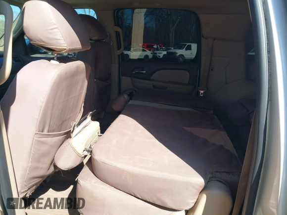 2010 Chevrolet Suburban LTZ with VIN 1GNUKKE32AR273522, listed as a IAAI auction lot 41820739 with 139,406 mi miles. Bid and sale history available at carsss.com. Image 8.