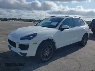 2018 Porsche Cayenne z VIN WP1AA2A27JKA02278, wystawiony jako IAAI lot #42161741 z przebiegiem 62 217 mil mil oraz . Historia ofert i sprzedaży dostępna na DreamBid. Obrazek 2.