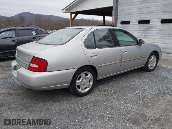 2000 Nissan Altima GXE with VIN 1N4DL01A3YC226341, listed as a IAAI auction lot 41499818 with 173,133 mi miles. Bid and sale history available at carsss.com. Image 4.