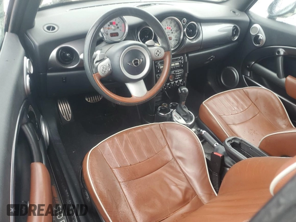 2008 MINI Convertible S z VIN WMWRH33588TL96257, wystawiony jako Copart lot #58298765 z przebiegiem 89 463 mil mil oraz Czysty tytuł • Clean title. Historia ofert i sprzedaży dostępna na DreamBid. Obrazek 8.