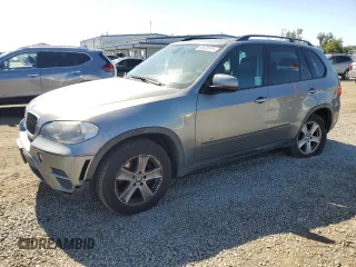 2013 BMW X5 xDrive35i z VIN 5UXZV4C59D0B06381, wystawiony jako Copart lot #56520705 z przebiegiem 163 720 mil mil oraz Szkody całkowita. Historia ofert i sprzedaży dostępna na DreamBid. Obrazek 1.