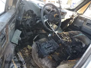 1989 Chevrolet Suburban z VIN 1GNGV26K8KF128711, wystawiony jako Copart lot #46658895 z przebiegiem Nie podano mil oraz Szkoda całkowita • Salvage title. Historia ofert i sprzedaży dostępna na DreamBid. Obrazek 8.