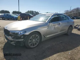2018 BMW 5 Series 530i xDrive z VIN WBAJA7C54JWA72092, wystawiony jako Copart lot #53325585 z przebiegiem Nie podano mil oraz Szkoda całkowita • Salvage title. Historia ofert i sprzedaży dostępna na DreamBid. Obrazek 1.