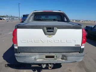 2003 Chevrolet Avalanche with VIN 3GNEK13TX3G263258, listed as a IAAI auction lot 41861349 with 200,892 mi miles. Bid and sale history available at carsss.com. Image 16.