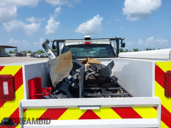 2019 Ford F-250 XL with VIN 1FDBF2A62KEF59427, listed as a IAAI auction lot 42523580 with 80,243 mi miles and . Bid and sale history available at DreamBid. Image 8.
