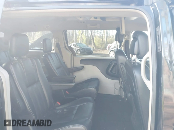 2012 Chrysler Town & Country Touring with VIN 2C4RC1BG0CR212650, listed as a IAAI auction lot 41447272 with 231,658 mi miles. Bid and sale history available at carsss.com. Image 8.
