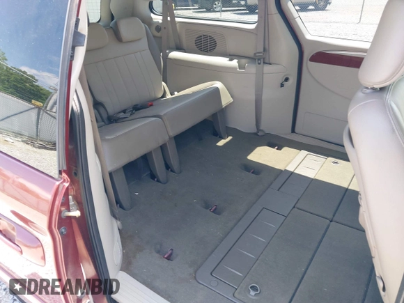 2007 Chrysler Town & Country Touring with VIN 2A4GP54L57R185569, listed as a IAAI auction lot 42152729 with 157,822 mi miles and . Bid and sale history available at DreamBid. Image 8.