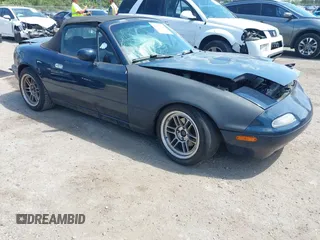 1996 Mazda MX-5 Miata z VIN JM1NA3535T0718199, wystawiony jako IAAI lot #41958048 z przebiegiem 129 887 mil mil oraz . Historia ofert i sprzedaży dostępna na DreamBid. Obrazek 1.