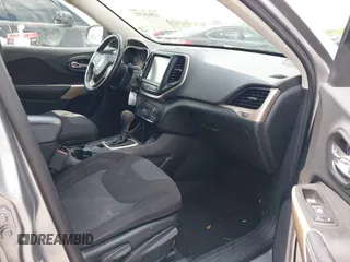 2017 Jeep Cherokee Latitude with VIN 1C4PJLCB9HW660797, listed as a IAAI auction lot 42024301 with 92,150 mi miles and . Bid and sale history available at carsss.com. Image 5.