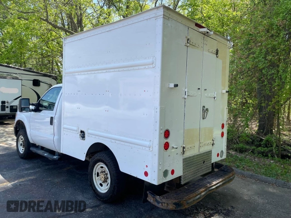 2015 Ford F-250 XL with VIN 1FDBF2B68FEA47594, listed as a Copart auction lot 64337445 with 451,093 mi miles and Clean title. Bid and sale history available at DreamBid. Image 3.