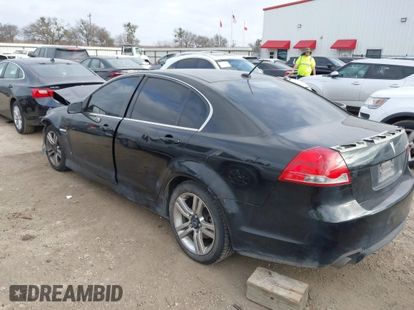 2008 Pontiac G8 z VIN 6G2ER577X8L132762, wystawiony jako IAAI lot #41510878 z przebiegiem 105 354 mil mil oraz . Historia ofert i sprzedaży dostępna na DreamBid. Obrazek 3.