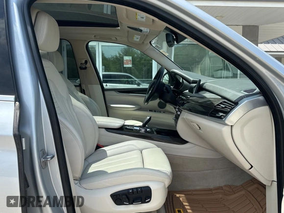 2016 BMW X5 xDrive40e z VIN 5UXKT0C52G0F74828, wystawiony jako Copart lot #58977975 z przebiegiem 122 045 mil mil oraz Czysty tytuł • Clean title. Historia ofert i sprzedaży dostępna na DreamBid. Obrazek 5.