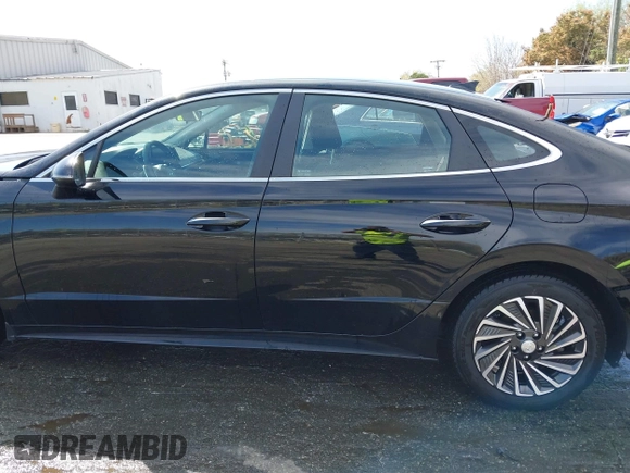 2022 Hyundai Sonata Hybrid SEL with VIN KMHL34JJ9NA045924, listed as a IAAI auction lot 41918996 with 86,081 mi miles. Bid and sale history available at carsss.com. Image 14.