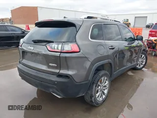 2019 Jeep Cherokee Latitude Plus z VIN 1C4PJLLX1KD241874, wystawiony jako IAAI lot #41313447 z przebiegiem 108 649 mil mil oraz . Historia ofert i sprzedaży dostępna na DreamBid. Obrazek 4.