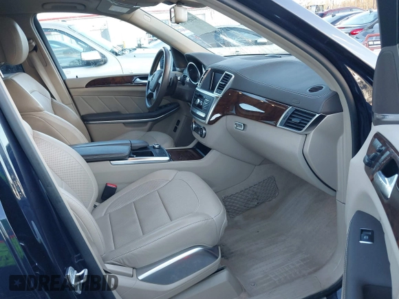 2016 Mercedes-Benz GL with VIN 4JGDF7DE2GA661379, listed as a IAAI auction lot 41059705 with 60,558 mi miles. Bid and sale history available at carsss.com. Image 5.
