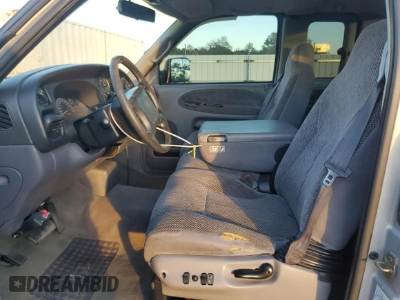 1999 Dodge 3500 z VIN 1B7MC3361XJ646338, wystawiony jako Copart lot #82956324 z przebiegiem 180 651 mil mil oraz Szkoda całkowita • Salvage title. Historia ofert i sprzedaży dostępna na DreamBid. Obrazek 7.