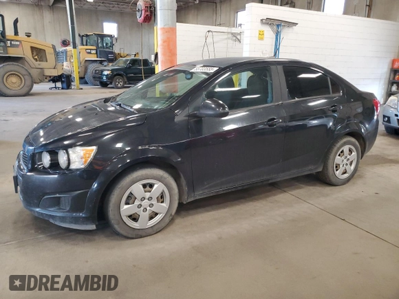 2013 Chevrolet Sonic LS z VIN 1G1JA5SH5D4169083, wystawiony jako Copart lot #55703555 z przebiegiem Nie podano mil oraz Czysty tytuł • Clean title. Historia ofert i sprzedaży dostępna na DreamBid. Obrazek 1.