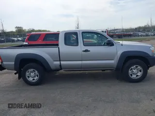 2015 Toyota Tacoma z VIN 5TFUX4EN9FX037511, wystawiony jako IAAI lot #42032253 z przebiegiem 180 516 mil mil oraz . Historia ofert i sprzedaży dostępna na DreamBid. Obrazek 13.