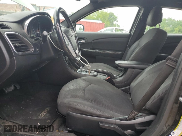2014 Chrysler 200 Touring z VIN 1C3CCBBB0EN107613, wystawiony jako Copart lot #57521425 z przebiegiem 36 783 mil mil oraz Tytuł czysty. Historia ofert i sprzedaży dostępna na DreamBid. Obrazek 7.