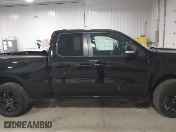 2022 Ram 1500 Big Horn z VIN 1C6SRFBT2NN281888, wystawiony jako IAAI lot #41971869 z przebiegiem 112 527 mil mil oraz . Historia ofert i sprzedaży dostępna na DreamBid. Obrazek 13.